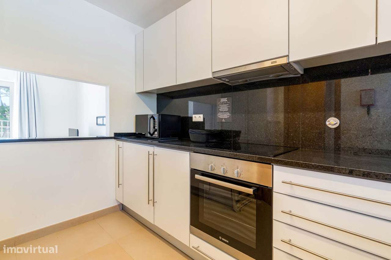 Elegante Apartamento T1 com agradável varanda em Resort-8
