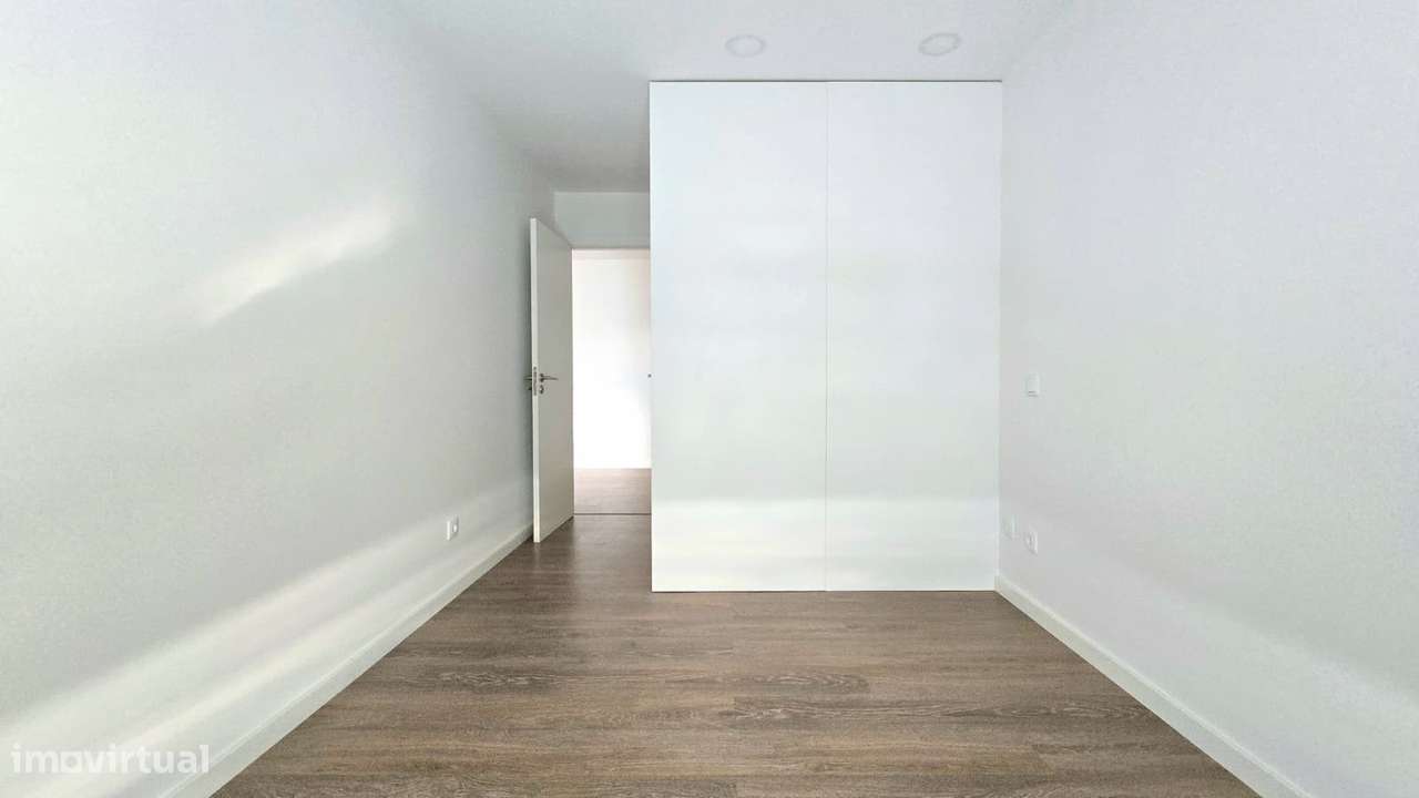 Último T3 de Último Piso, Garagem p/ 2 carros e Varanda | São João Ver-8