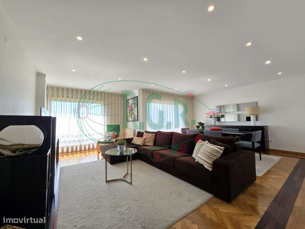 Apartamento T2| Lg Garagem 2 Carros | Localização Central São Cosme-3