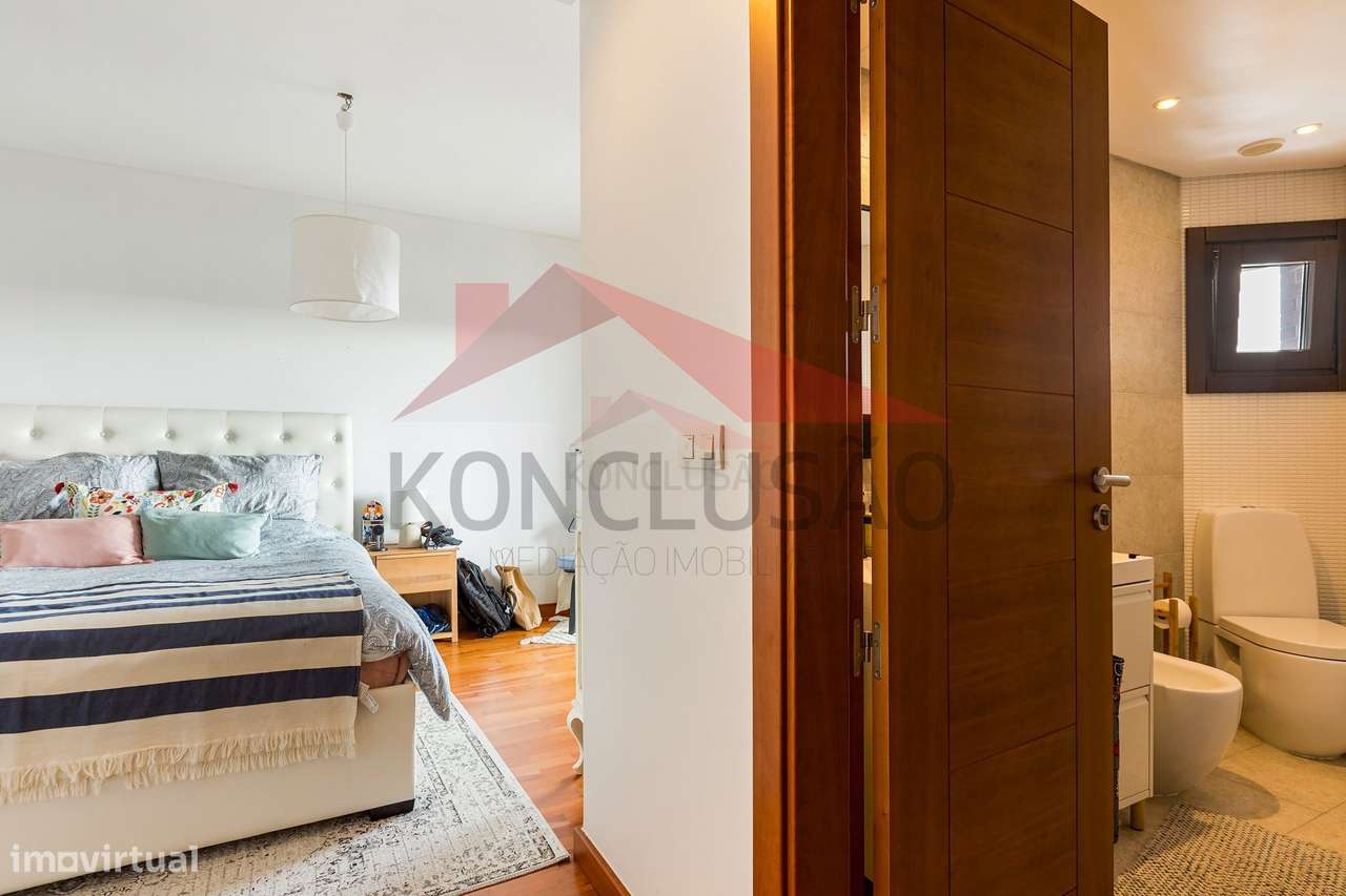 ** Excelente T3 Remodelado na Malvarosa com Garagem para 3 Viaturas...-16