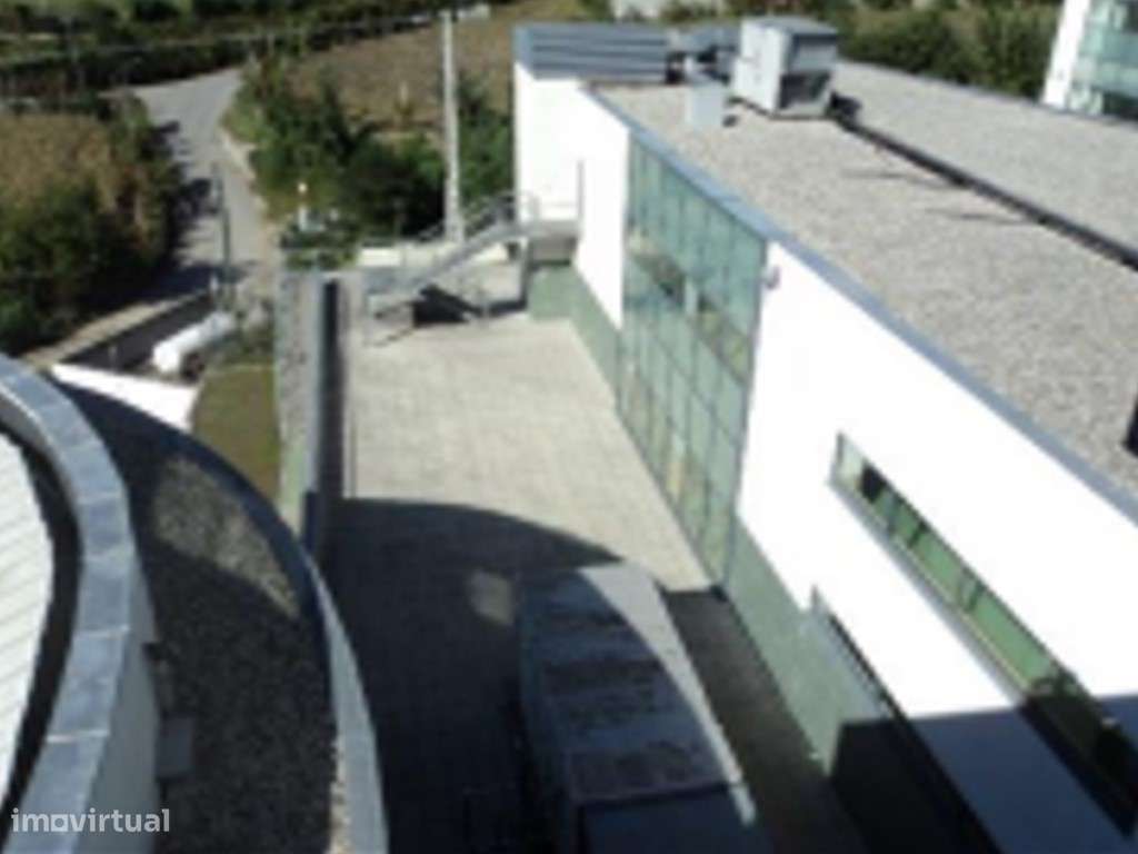 Prédio com 5 andares e 186 divisões destinado a serviços, a 15 minu... - Grande imagem: 4/11