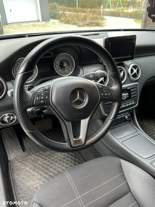 Mercedes-Benz Klasa A 180 (BlueEFFICIENCY) 7G-DCT - 17