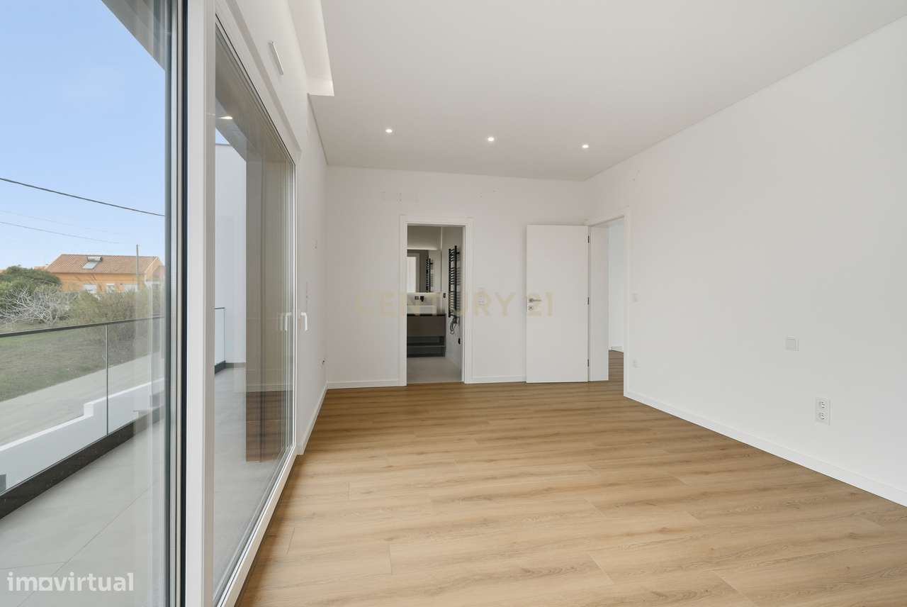 Luxuosa Moradia T4 com Vista Mar em Silveira, Torres Vedras-11