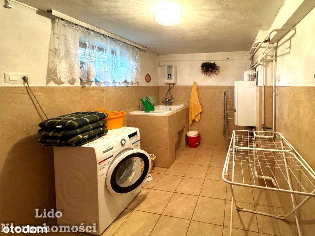 Dom w atrakcyjnej lokalizacji-17