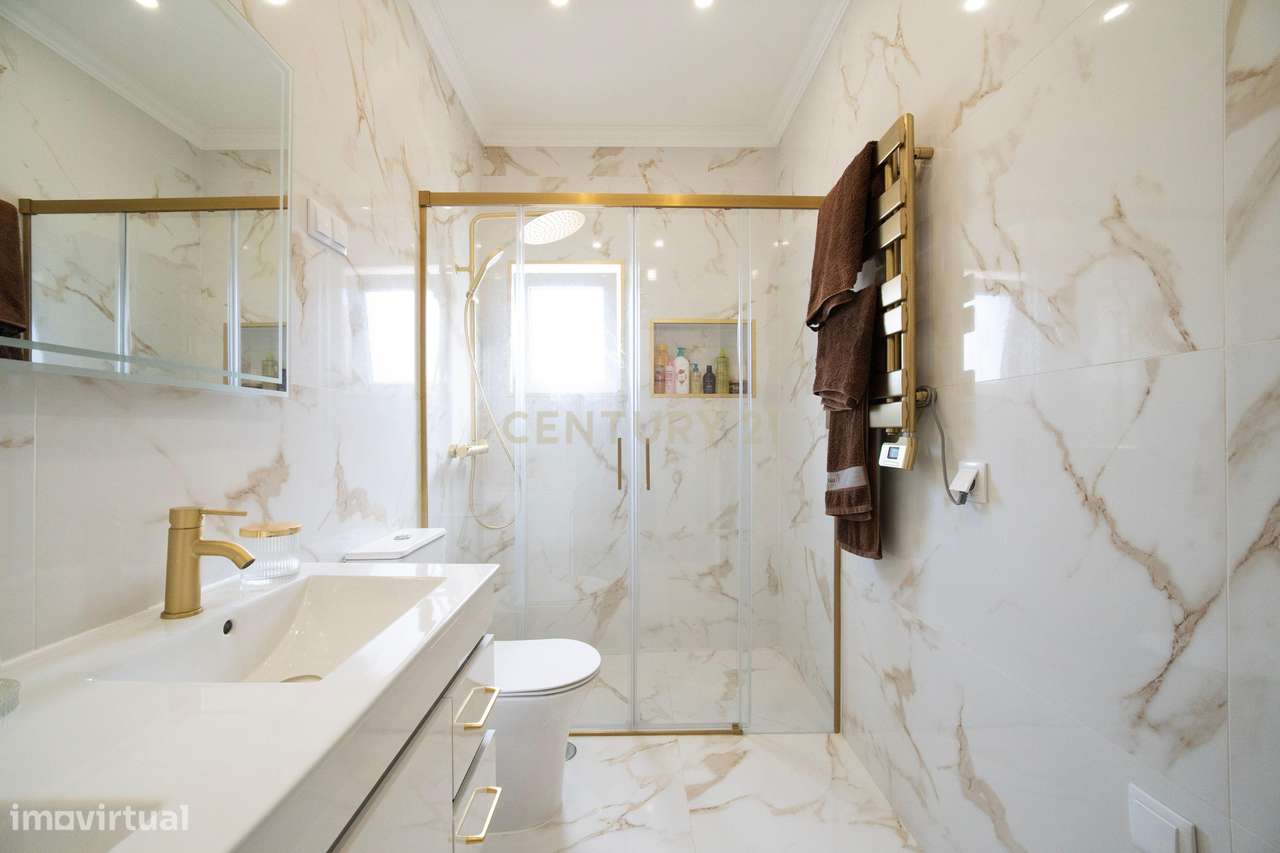 Moradia T2 Renovada, com 119 m² de Logradouro-10