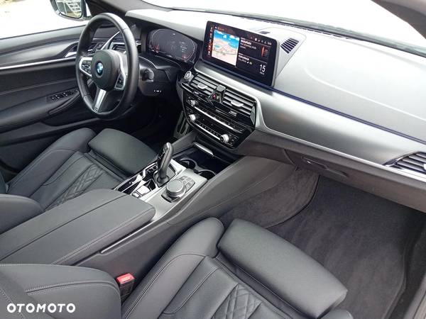 BMW Seria 5 530i xDrive mHEV M Sport sport - 12