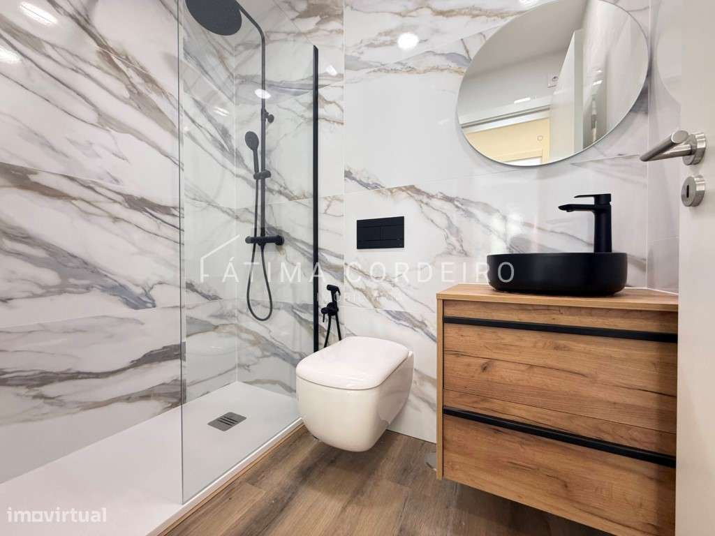 Fantástico T2 com 95m2 Remodelado com arrecadação no centro da Cost...-8