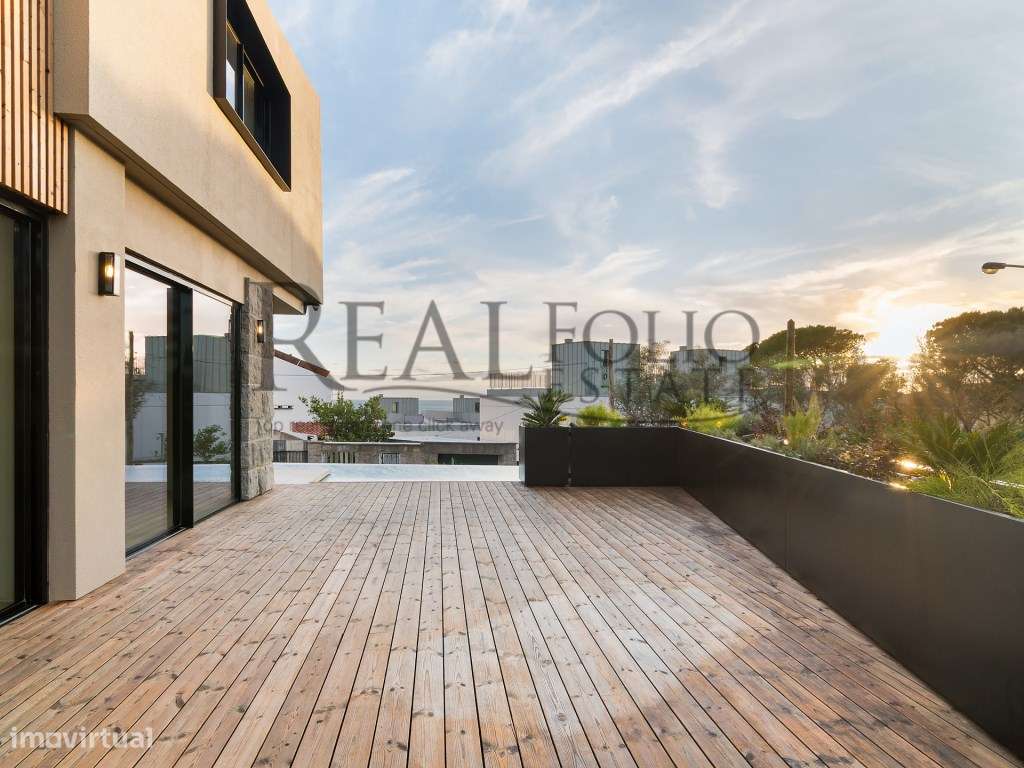 Moradia T5 com acabamentos de luxo e vista panorâmicas sobre a Baia...-24