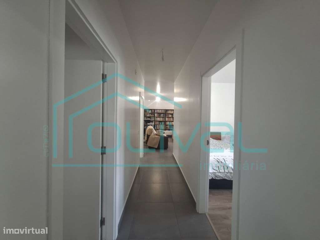 Apartamento T3 com Excelente Áreas-11