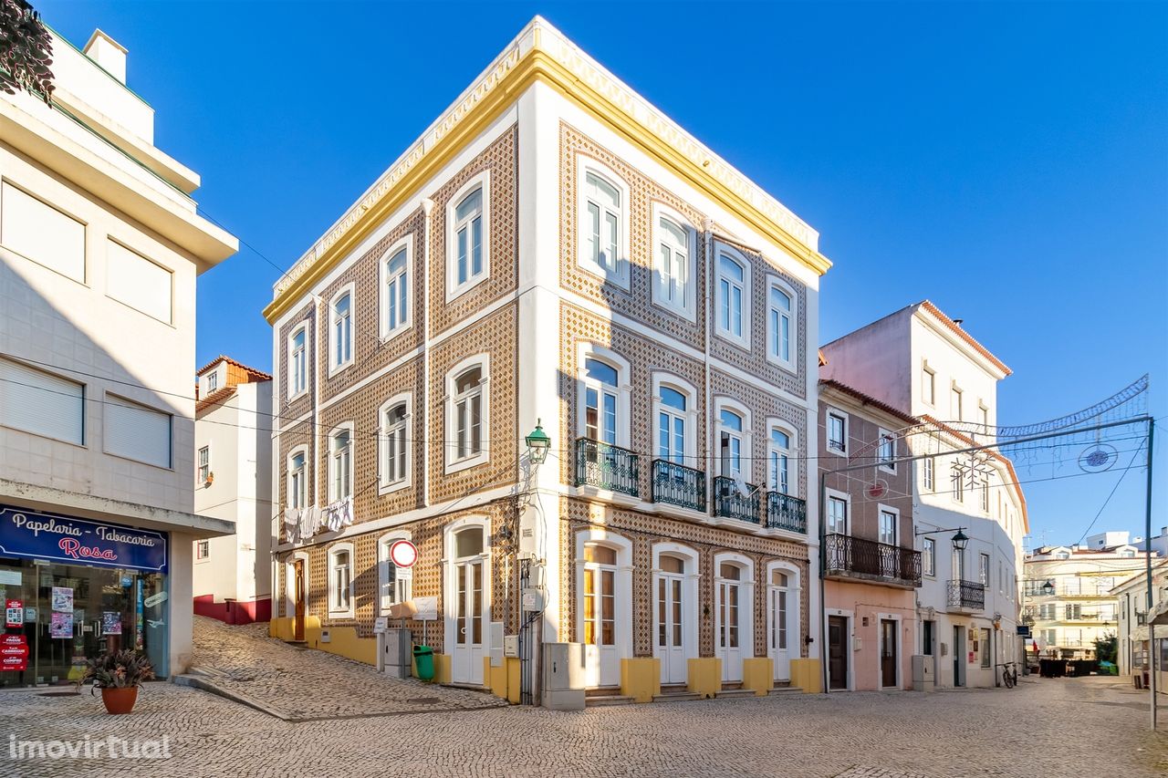 Apartamento T3 Duplex no centro de São Martinho do Porto.