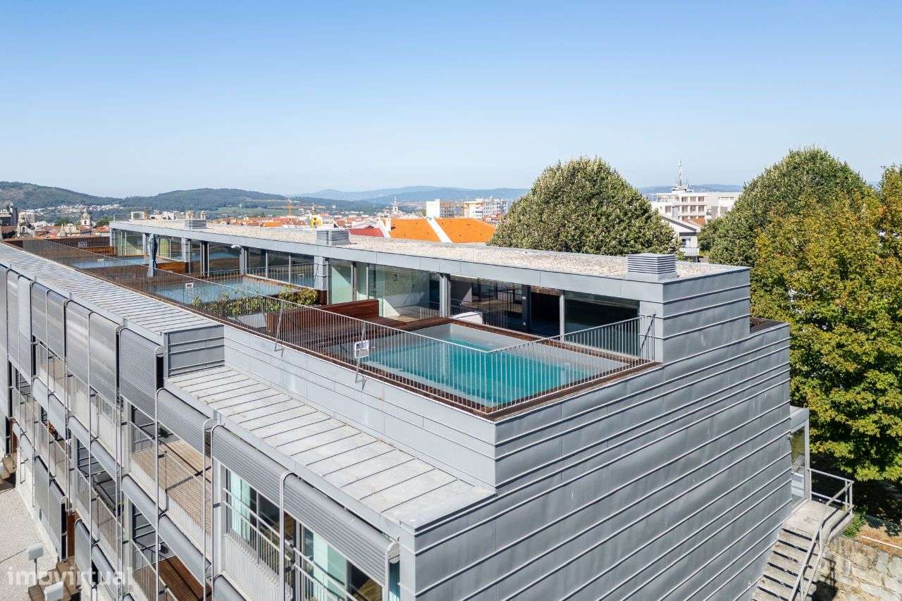 Penthouse Luxuosa com Piscina e Vistas 360º no Coração de Braga-10