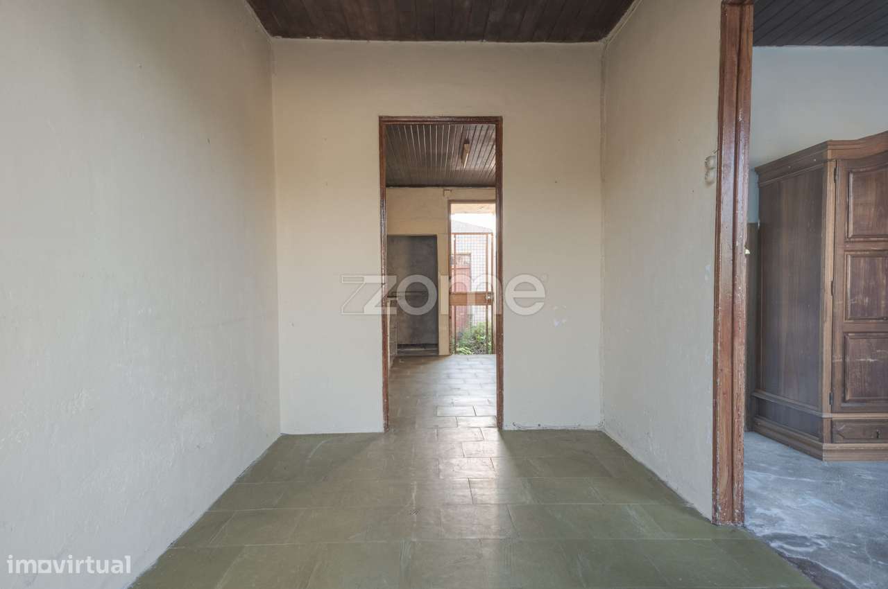 Conjunto Imobiliário com Moradia, Ruína e Terrenos na Ribeira Grande-4