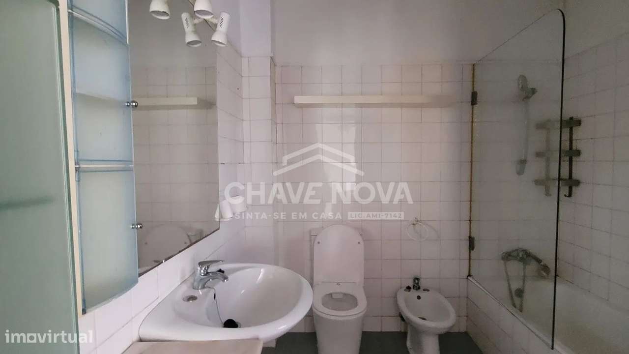 Moradia Geminada V3 p/ Recuperar no Centro da Maia - Grande imagem: 5/14