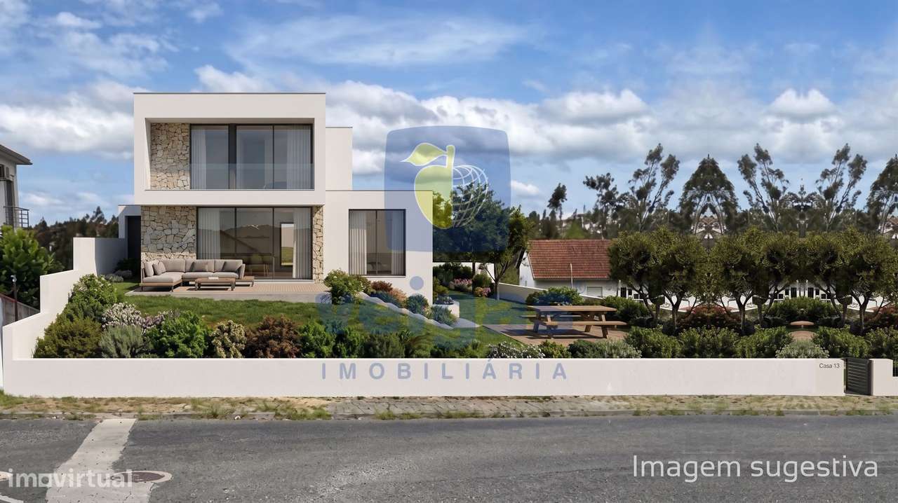 Lote com 620 m² para moradia de 2 pisos e cave com 425m² em Pousos, Le-0