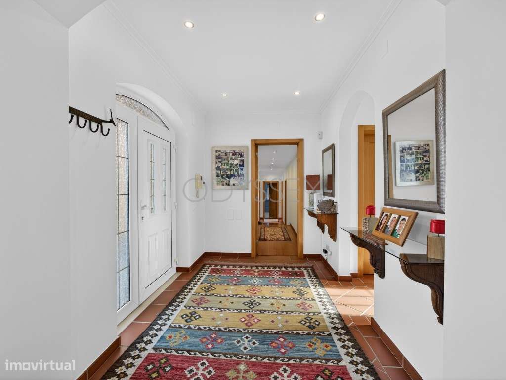 Villa T3 com piscina e vistas panorâmicas aninhada na aldeia histór...-9
