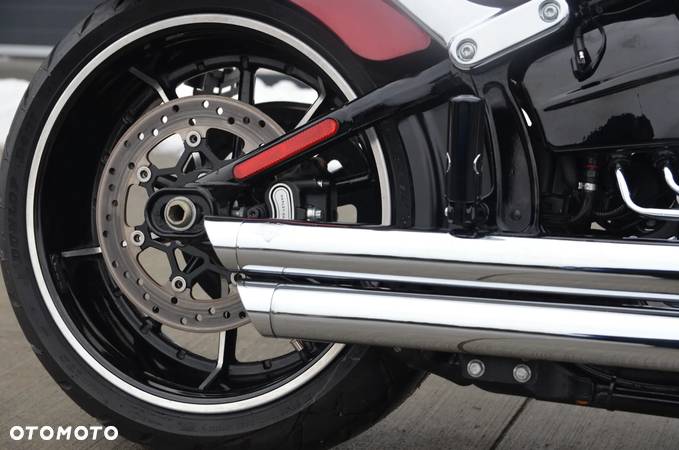 Harley-Davidson Softail Breakout - 20