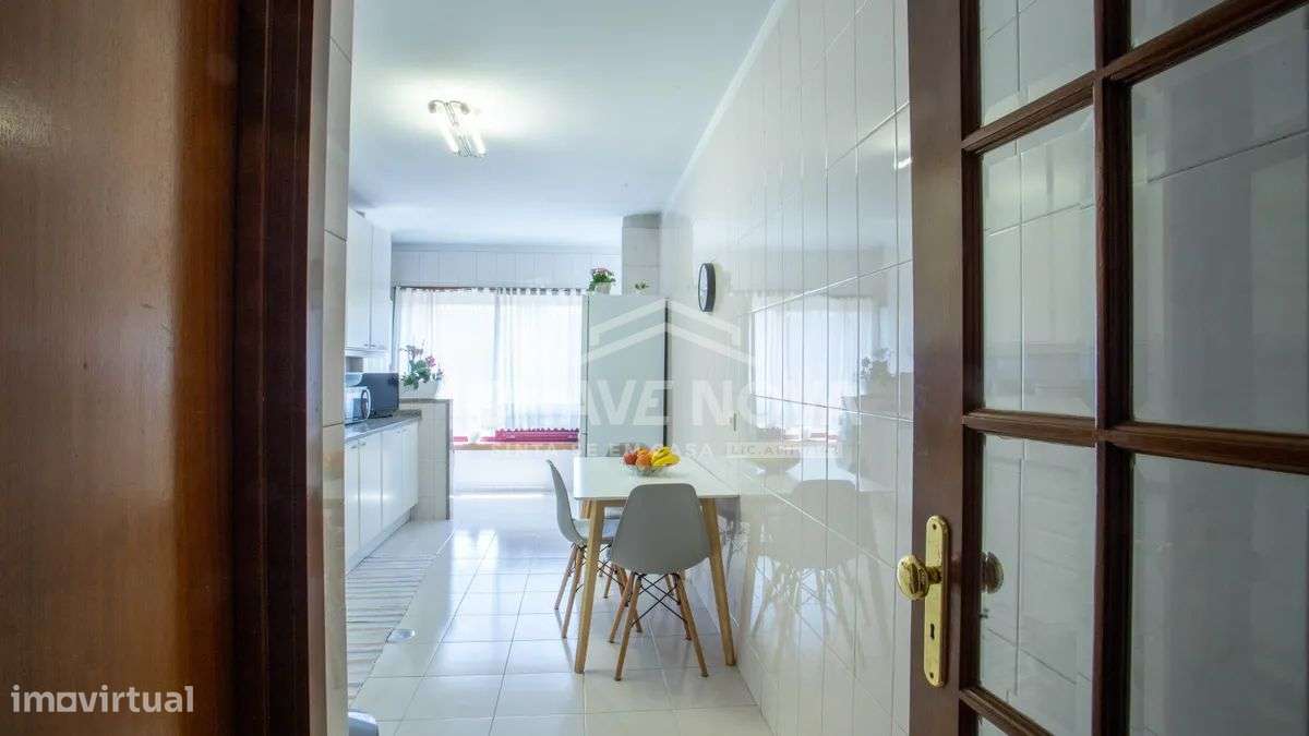 Apartamento T3 c/ Vistas Mar e Garagem Box em Canidelo-30