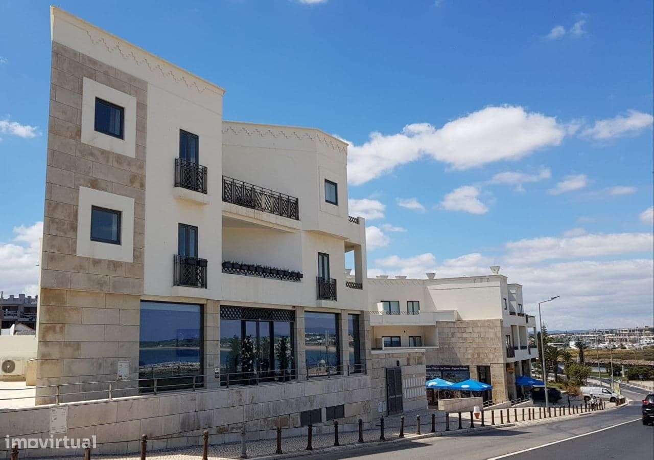 Vende-se espaço comercial em frente ao Mar - Lagos - Algarve - Grande imagem: 2/48