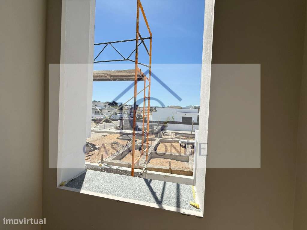 Moradia T4 Isolada Duplex em Azeitão com Piscina e Excelentes Acaba...-11
