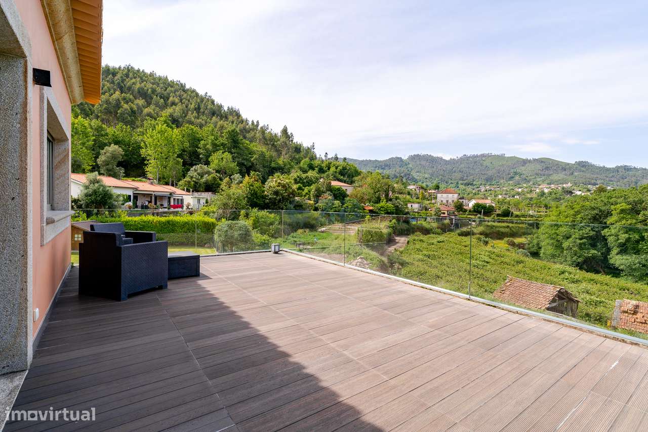 Moradia T5 em Balança, Terras de Bouro.-16
