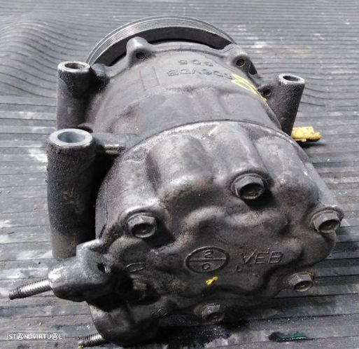 Compressor de ar condicionado Usado RENAULT/KOLEOS I (HY_)/2.0 dCi (HY0K) | 09.0... - 2