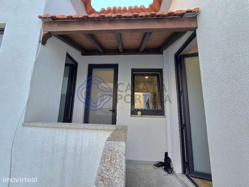 Moradia Bi Familiar, com entradas independentes em Paranhos Porto - Grande imagem: 3/39