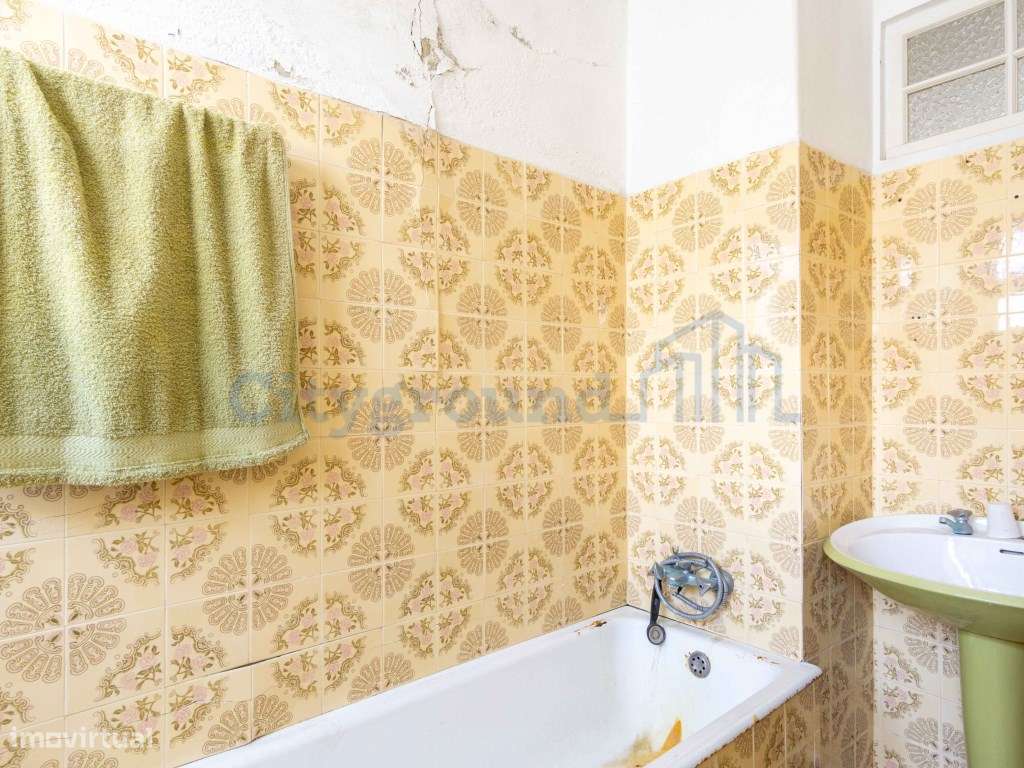 Prédio para renovar junto à praia de São Martinho do Porto-17