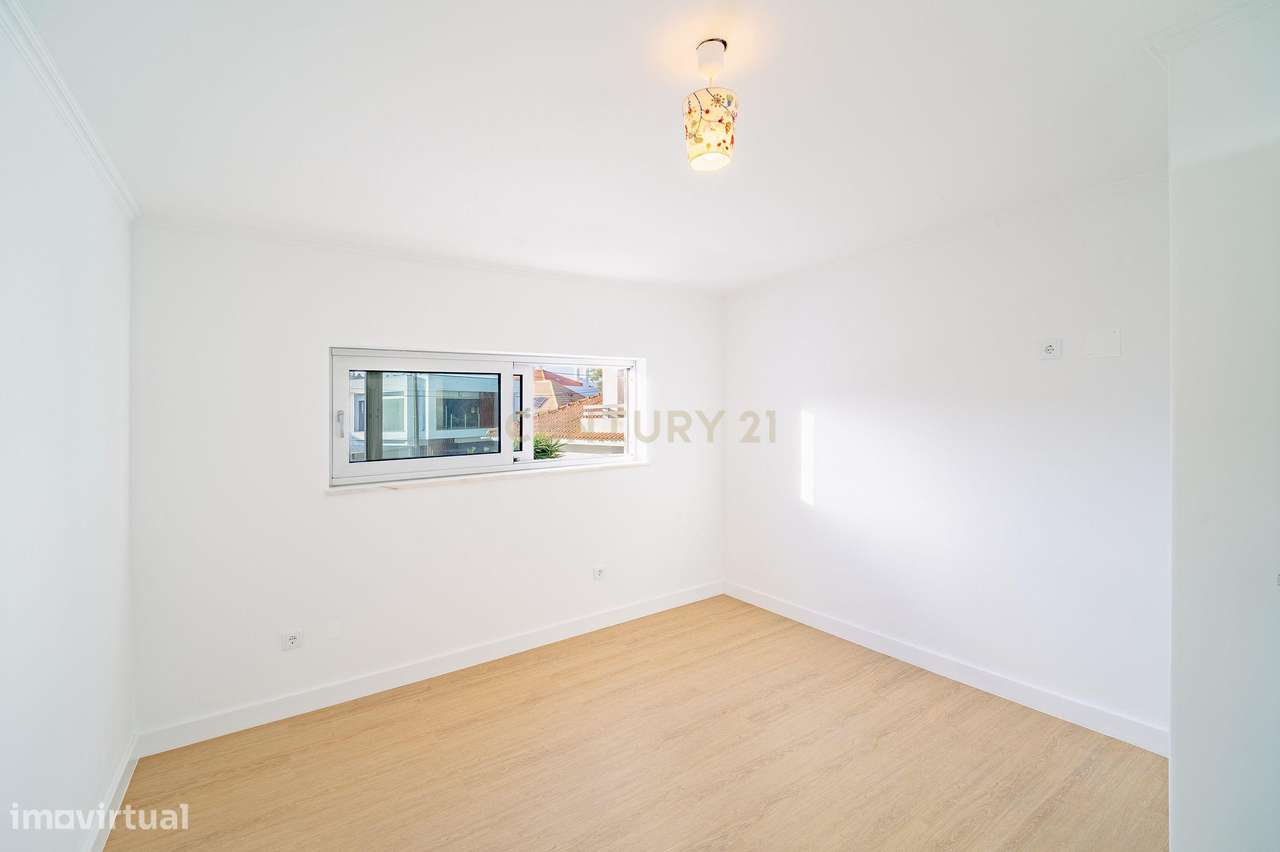 Moradia T6 com Piscina - Charneca de Caparica-46