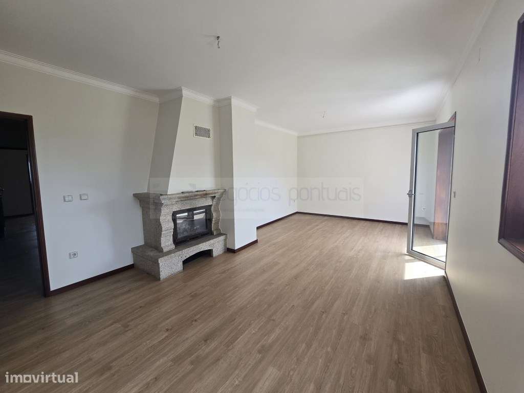 Apartamento T3 ultimo andar com terraço e marquise, garagem individ...-11