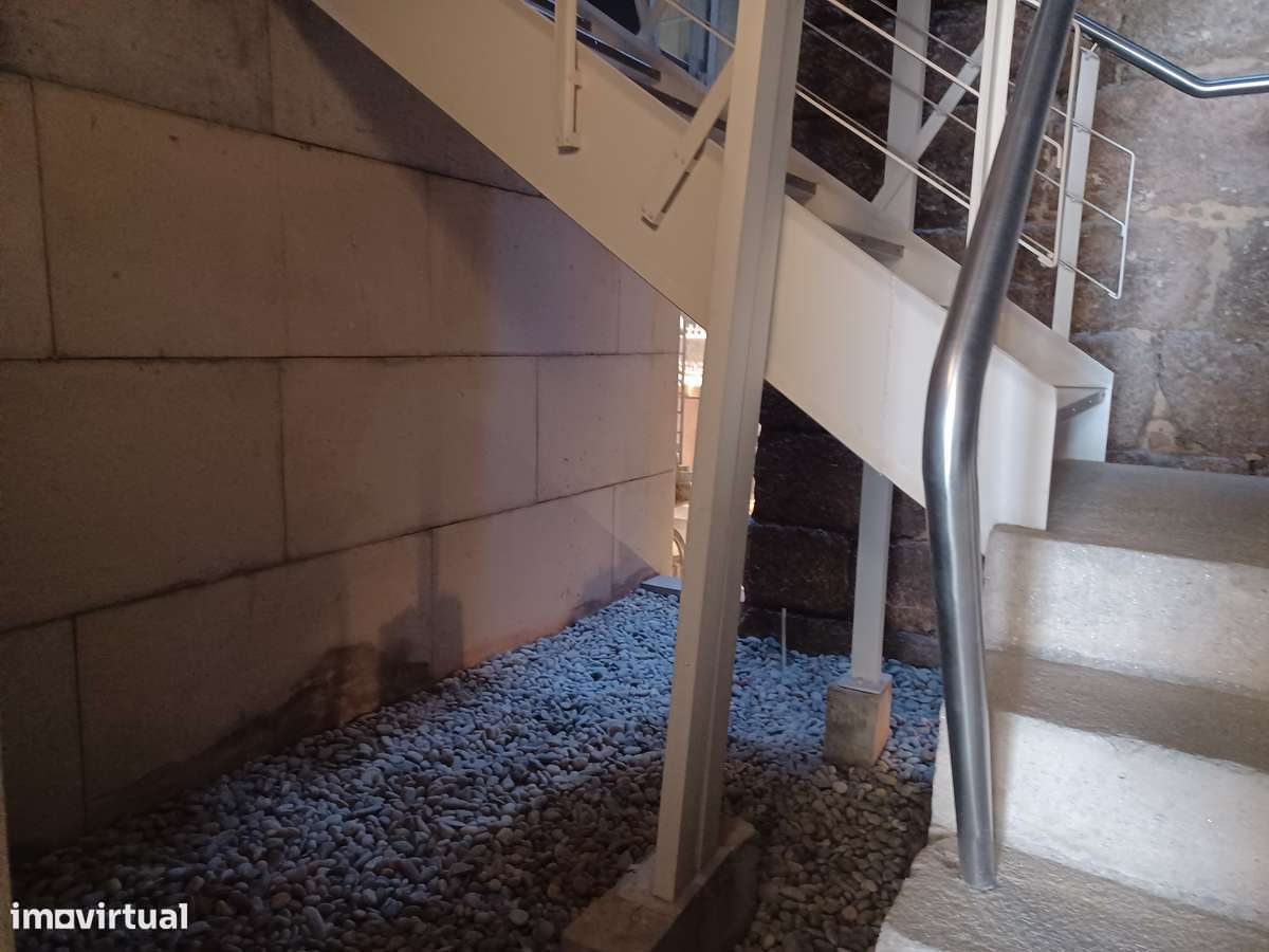 T0 Totalmente Remodelado, Equipado e todo Mobilado no centro da cidade - Grande imagem: 5/41