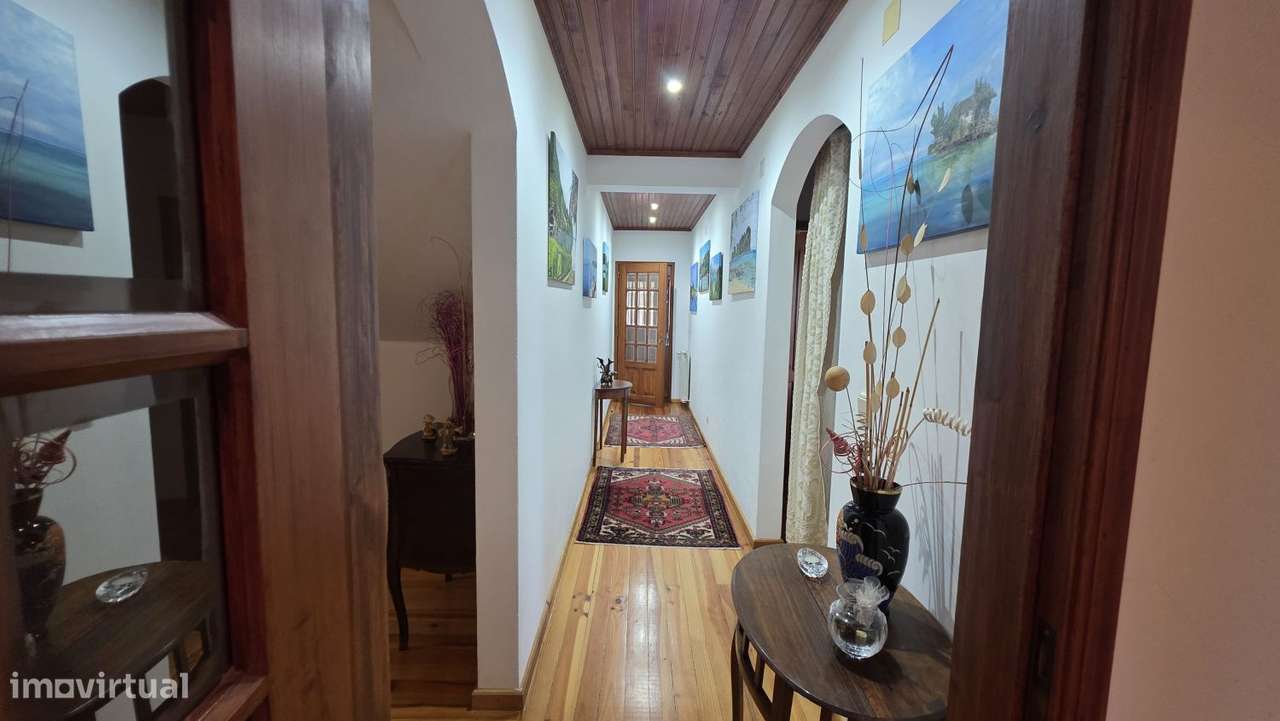 Excelente Oportunidade de Investimento como Moradia e Alojamento Turí-33
