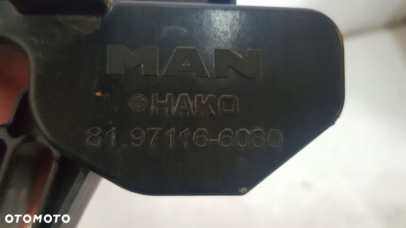 ZAMEK MASKI ATRAPY MAN TGX TGL 81971166080 - 3