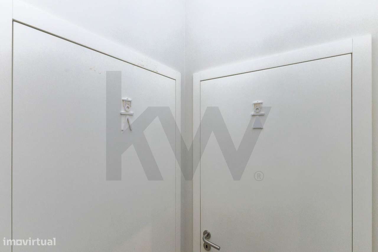 LOJA Premium em Gaia: Clínica/Escritório "Chave na Mão" ao Lado da Lin-6