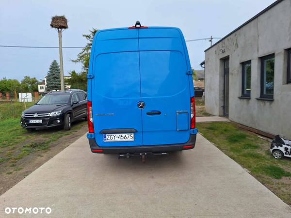 Mercedes-Benz Sprinter - 2