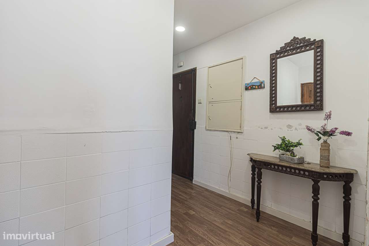 Apartamento T3 com Quintal na Amadora-24