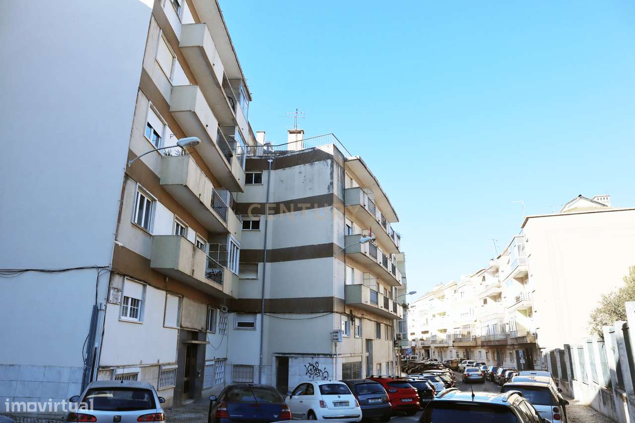 T2 em São Domingos de Benfica luminoso e arejado com ampla arrecadação-14