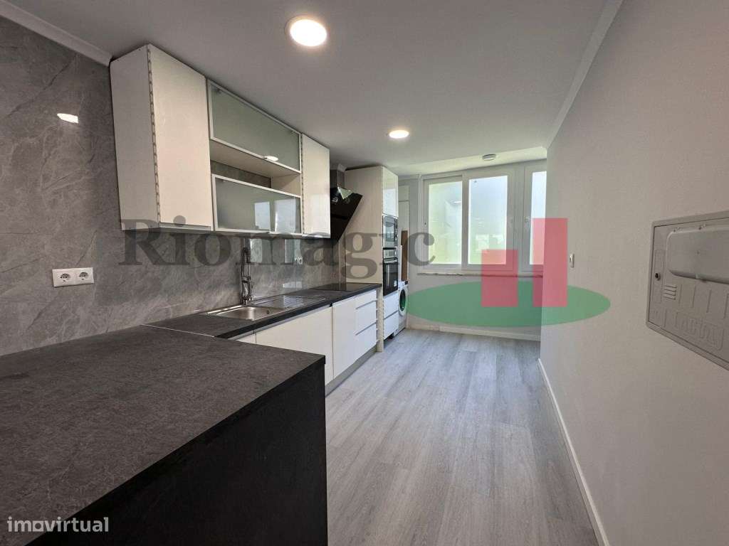 Apartamento T2 Totalmente Remodelado Benfica