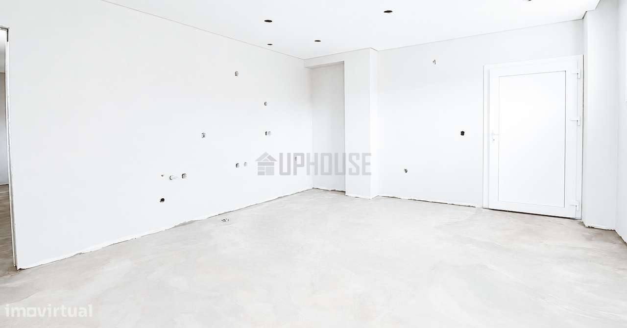Andar Moradia T1 com Logradouro em Remodelação - A 2 Minutos do Centro-1