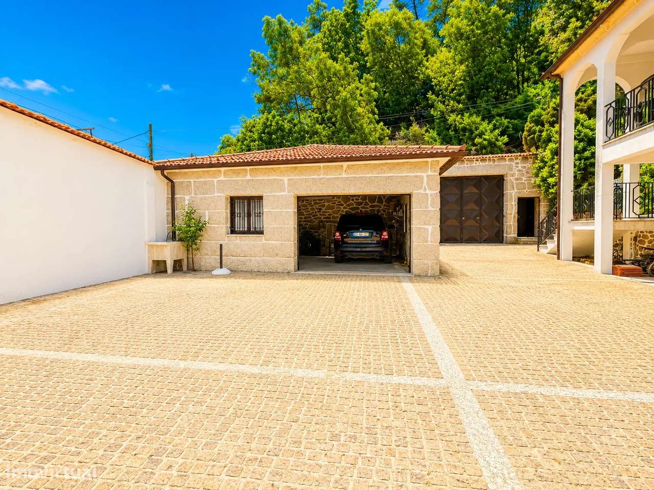 Quinta com Moradia T4 em Pedra, História e Natureza em Harmonia em Arc-28