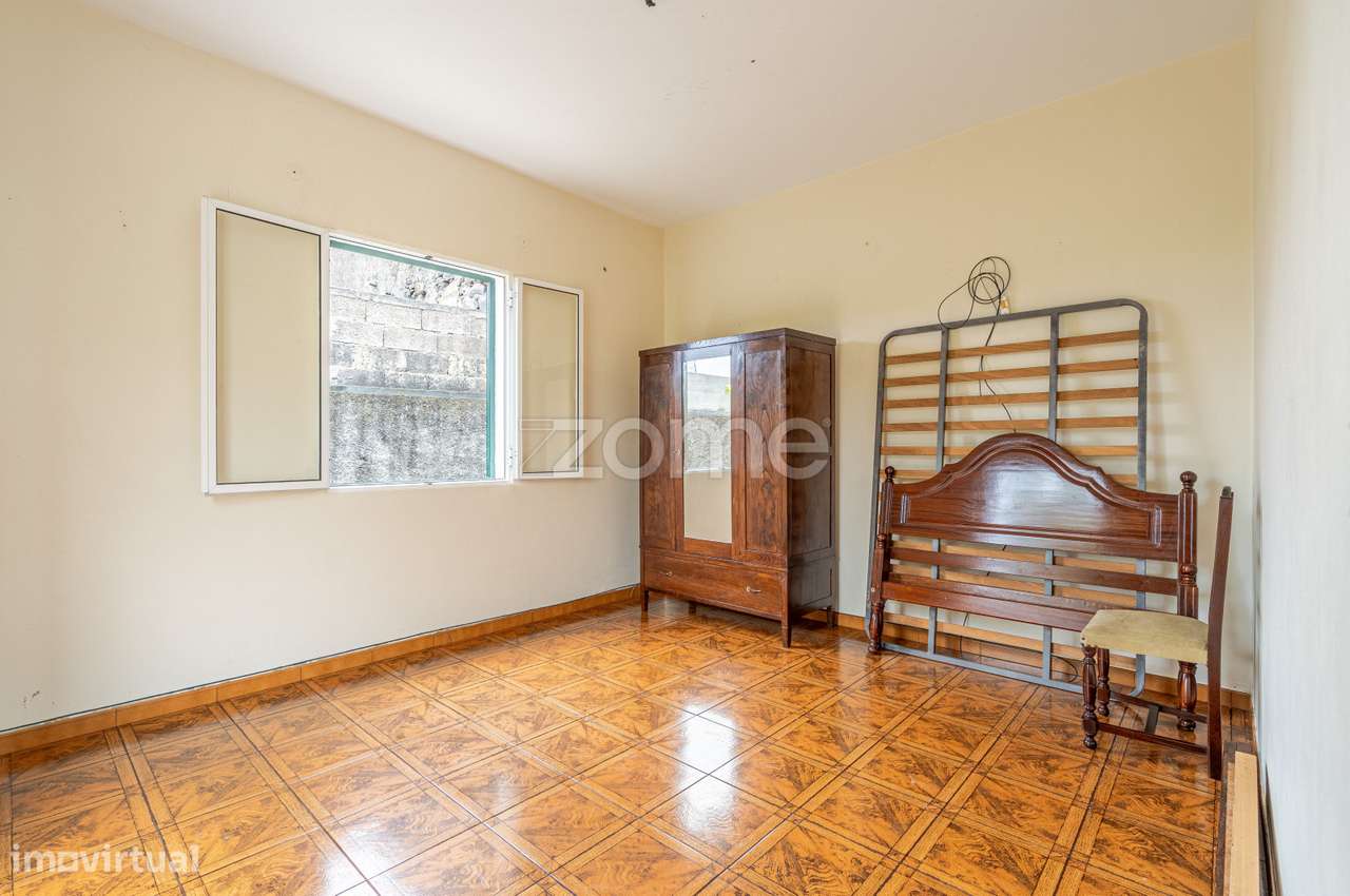 Moradia T2+1 com enorme potencial-15