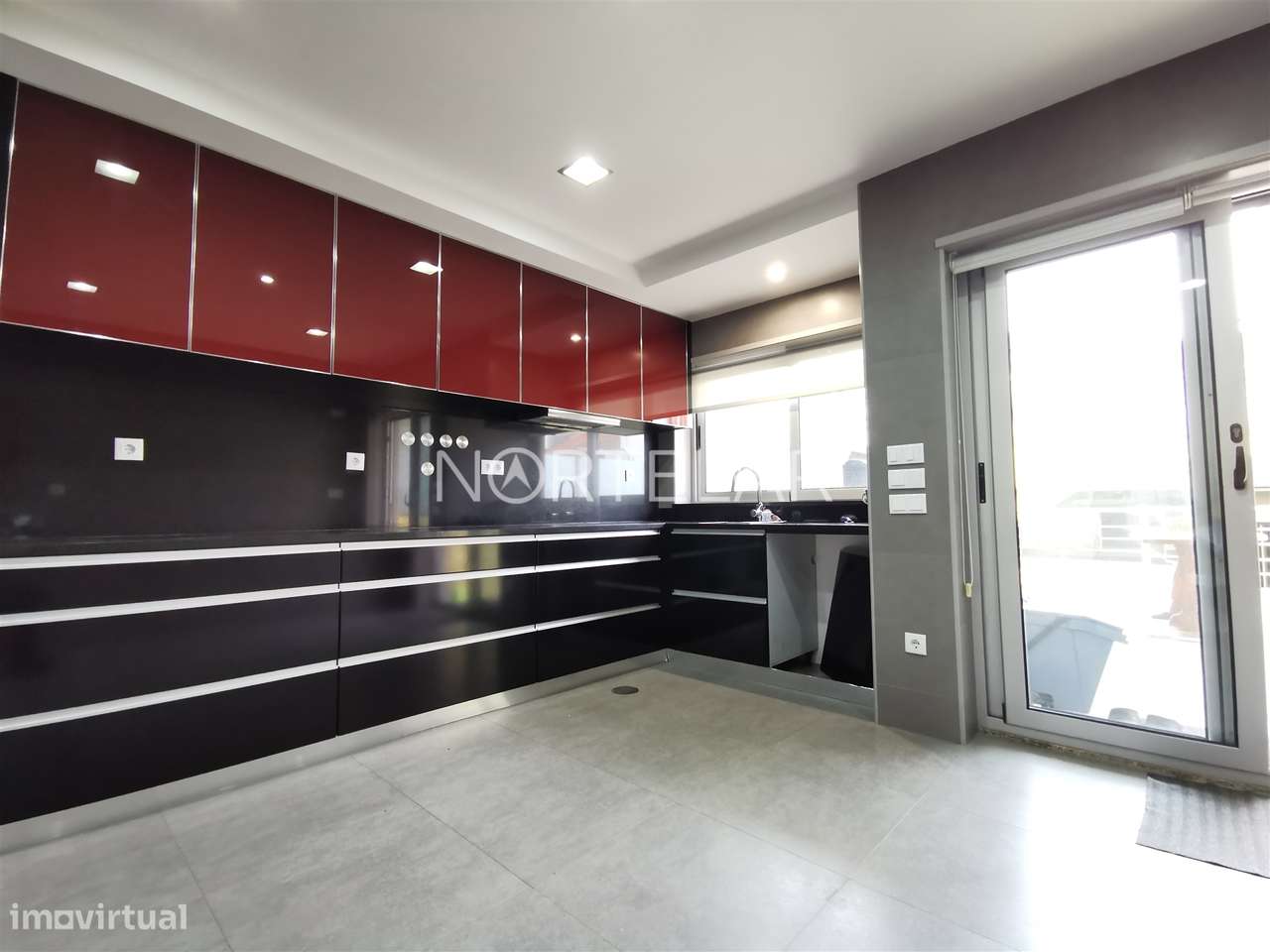 Moradia T4 no centro da cidade da Póvoa de Varzim - Grande imagem: 5/19