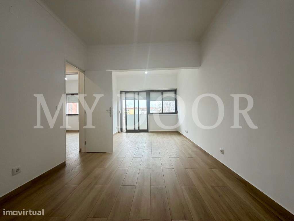 Apartamento p/ Venda - T2 - Barreiro - 2º andar - Central-8