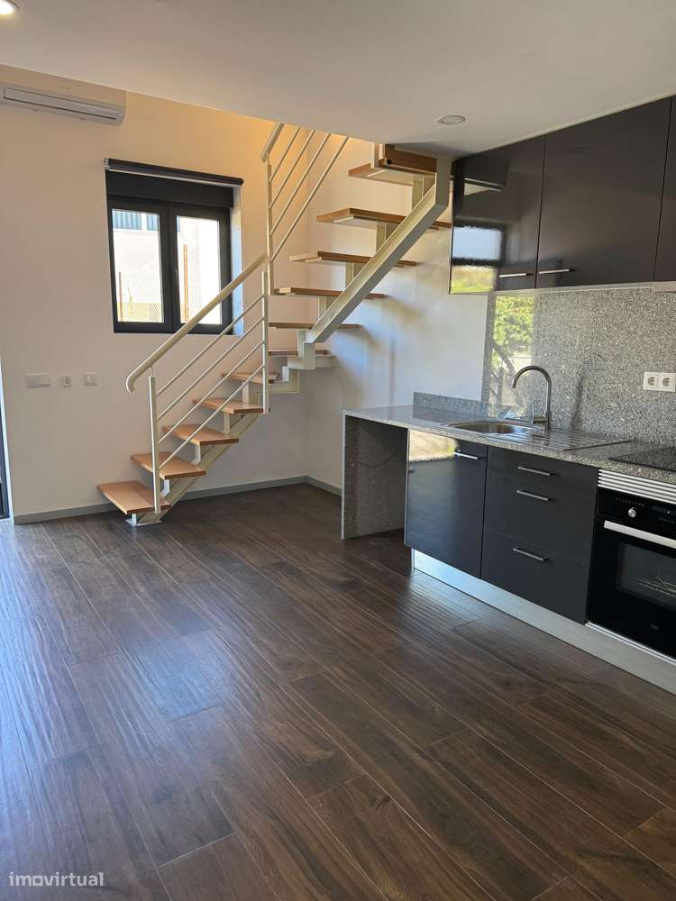 Oportunidade Única: Moradia T3 Reabilitada em Azurém – Guimarães-6