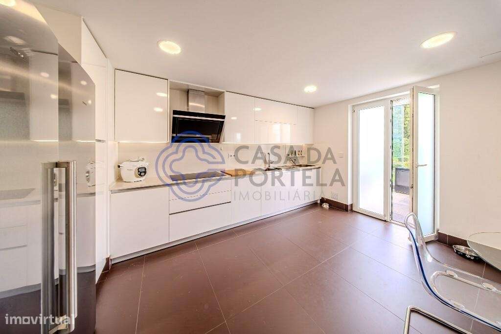 Apartamento Duplex T5 de Luxo com Terraço, Piscina e Garagem – Estoril-14