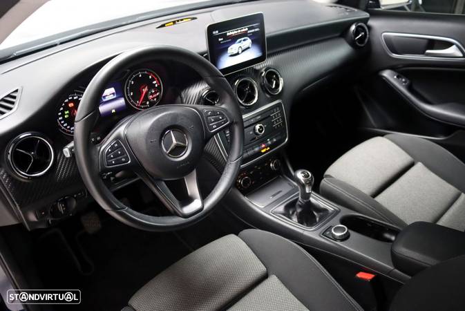 Mercedes-Benz GLA 180 d - 16