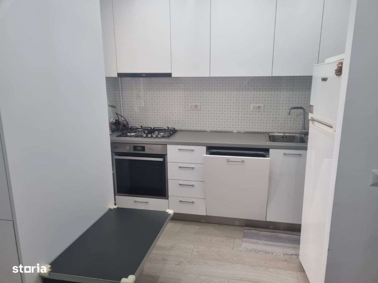 Inchiriez apartament 3 camere / micro 39 - Imagine principală: 5/8