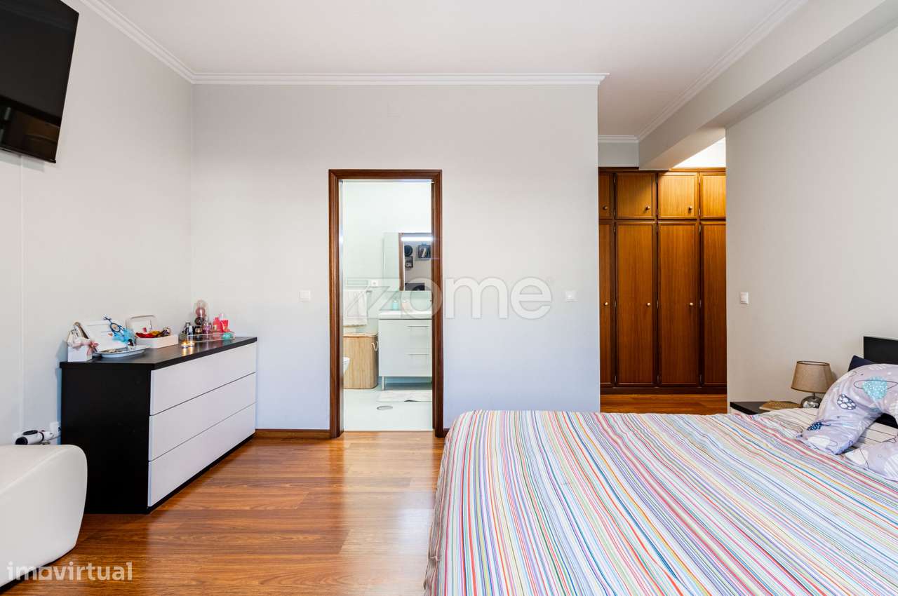Apartamento T3 com 171m², e garagem fechada, em Argoncilhe - Grande imagem: 1/29