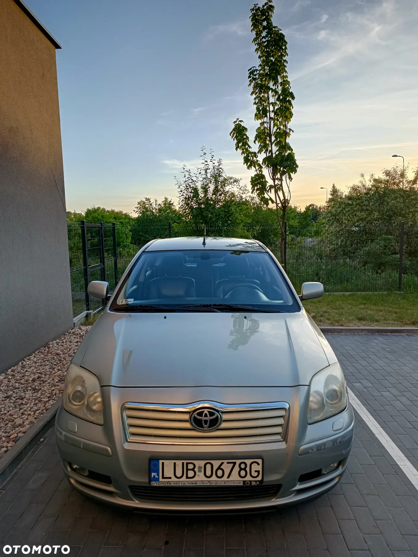 Toyota Avensis 2.0 D-4D Sol - 2