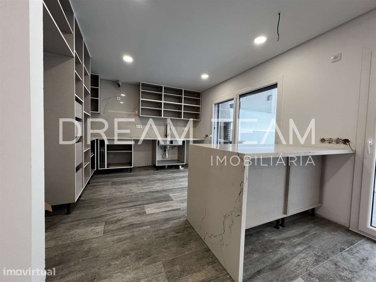 Moradia T4 NOVA com Piscina - Grande imagem: 1/25