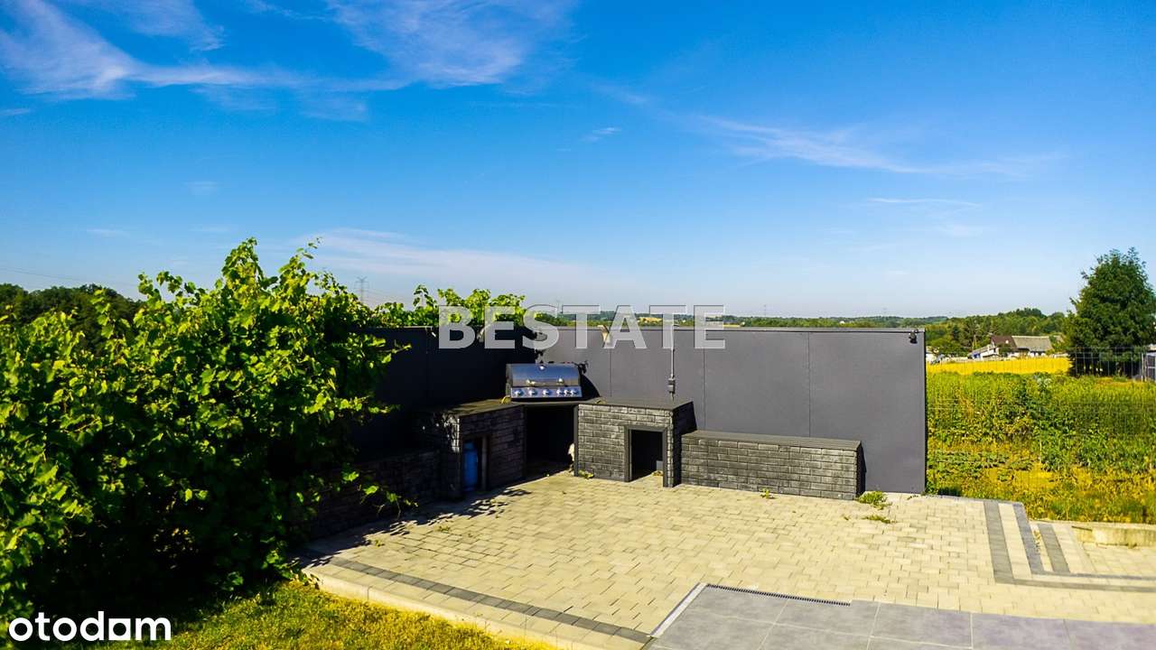 Komfortowy dom z basenem i budynkiem gospodarczym-7